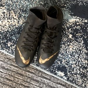 new ronaldo shoes very clean and nice